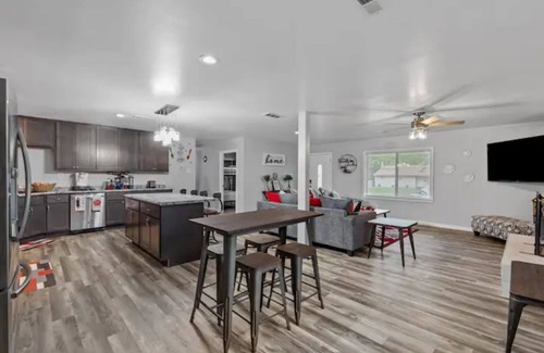 Berkeley House | 4 bedroom spacious oasis with game room, sleeps 11