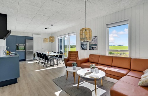 Hjarbæk House | 4 bedroom stunning home in Løgstrup