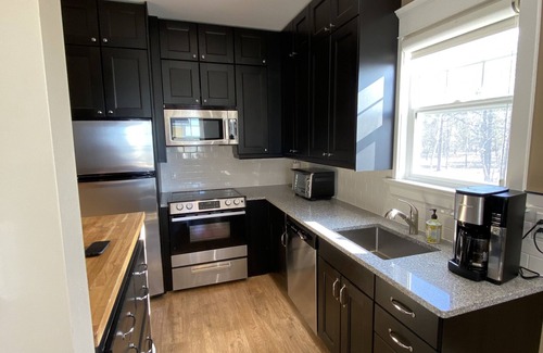 Wasaga Beach House | 4 bedroom townhouse in Wasaga Beach, steps to sandy beach, high speed wifi, AC