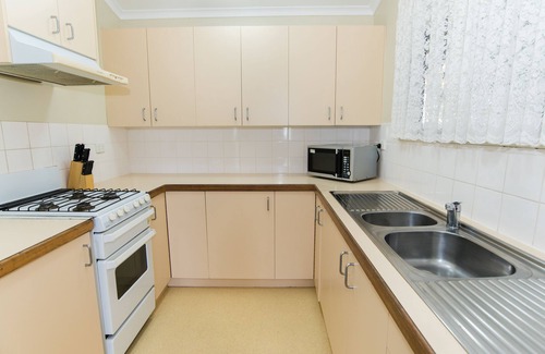 Churchill House | 4 bedroom unit in quiet location- pet friendly