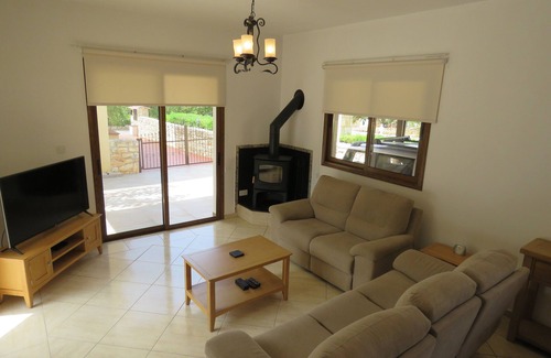 Marathounta Villa | 4 Bedroom villa in Ineia in Beautiful Courtyard