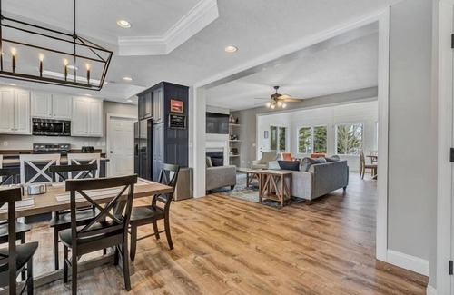 Huddleston House | 4 Bedrooms, 1 Flex Room, 4 Bathrooms! Beautiful Home with SANDY BEACH! Occupancy 8! HOT TUB! Come