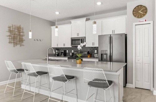 Kissimmee House | 4 Bedrooms/3 Bathrooms/Storey Lake (4831DS)