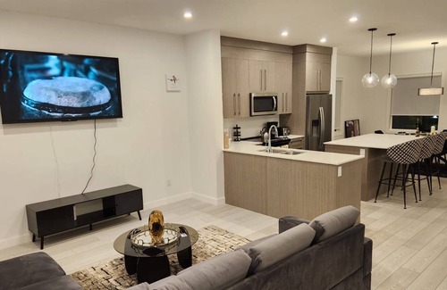 Chestermere House | 4 Bedrooms Home near Lake