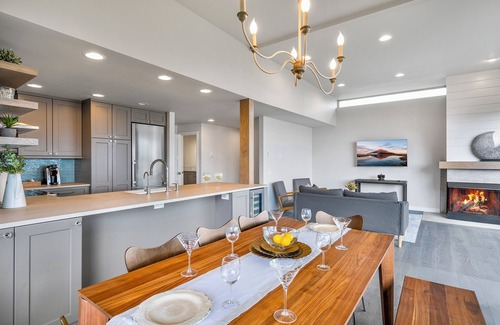 East Queen Anne Condo | 4 Beds Cozy Condo w/Stunning Lake Union, Mountain & Seattle City View