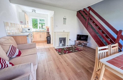 Great Yarmouth Ski Chalet | 4 berth chalet to hire in just walking distance to Hemsby beach ref 18152B