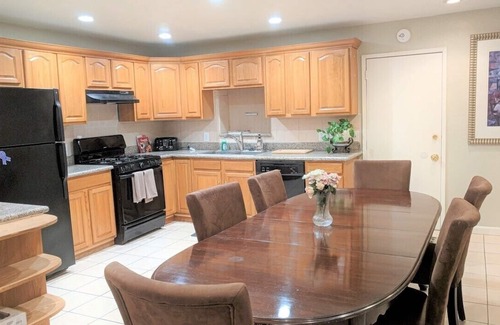 Oakland House | 4+br/2ba house near OaklandAirport & RaiderStadium