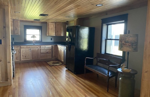 Newville House | 4 BR Barndominium by the mountains 15 min from Carlisle