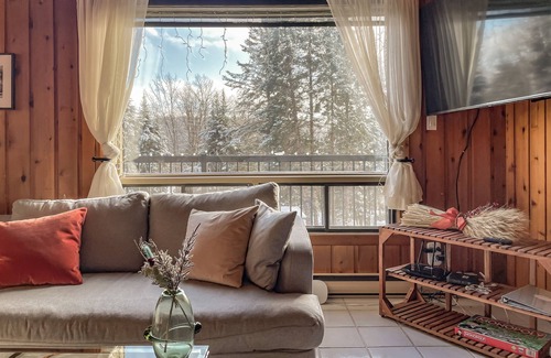 Les Pays-d'en-Haut Regional County Municipality Ski Chalet | 4 Br Luxury St-Sauveur Chalet & Pool, Swim Spa, fireplace, close to Ski resort