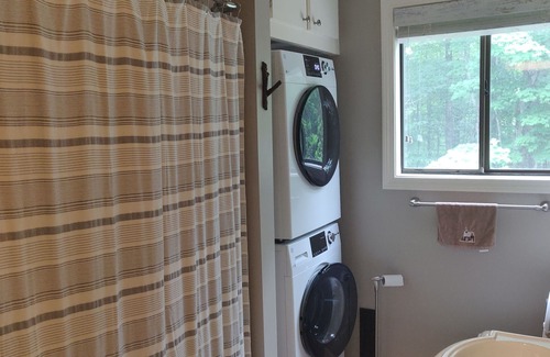 Stratton and Bromley Ski Areas Cabin | 4+BR pet-friendly w/hot tub & Stratton parking pass!