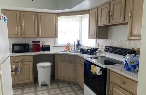 Milwaukee House | 4 Br Single Ranch Home With 1,600 Sq ft