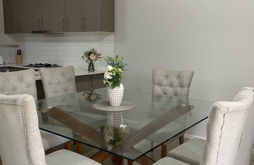 Tarneit House | 4 BRM House Free WiFi Parking in Riverdale-Tarneit
