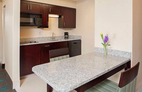 South Bend Hotel | 4 Budget-Friendly Suites for Family Stay w/Kitchen & Indoor Pool Access