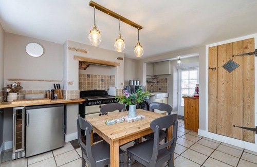 Stoke Bruerne House | 4 CANALSIDE COTTAGES, pet friendly, with a garden in Roade