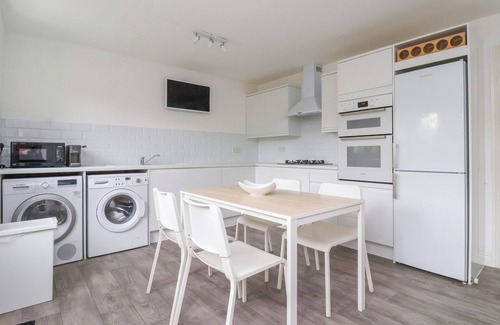 South Cave Cottage | 4 CASTLE MEWS, pet friendly, with a garden in South Cave