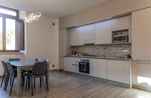 L'Aquila Apartment | *4 double rooms *equipped kitchen, *2 smart Tv rooms *air conditioning