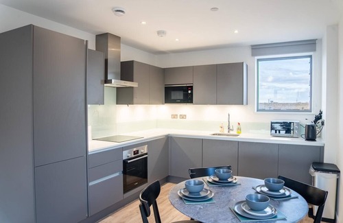 Newham Apartment | 4 Guests - Close Airport - 25min Central London