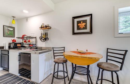 Court House Apartment | 4 Mi to Blue Ridge Parkway Floyd Studio with Yard