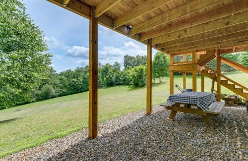 Court House Apartment | 4 Mi to Blue Ridge Parkway Floyd Studio with Yard