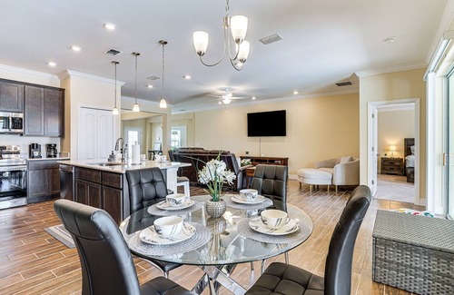 Mariner House | 4 Mi to Golf: Gem w/Pool & Lanai in Cape Coral