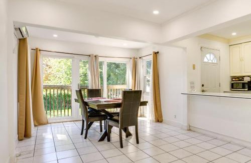 Englewood Apartment | 4 Mi to NYC, Shared Yard Englewood Apartment!