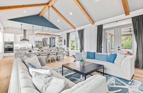 Vilano Beach House | 4 Min Walk to Beach~Golf Sim~Hot Tub~Private Backyard~Fire Pit~Outdoor Shower