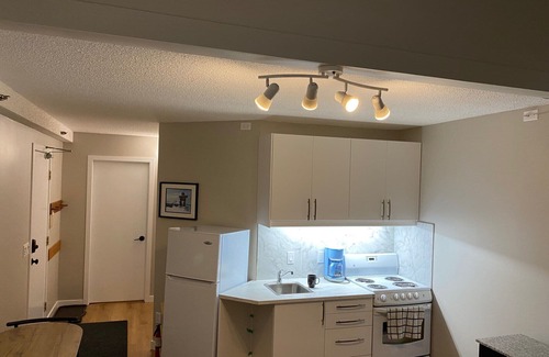Whistler Creekside Condo | 4 Min walk to Gondola! Whistler Quiet 1 bedroom, FREE PARKING!