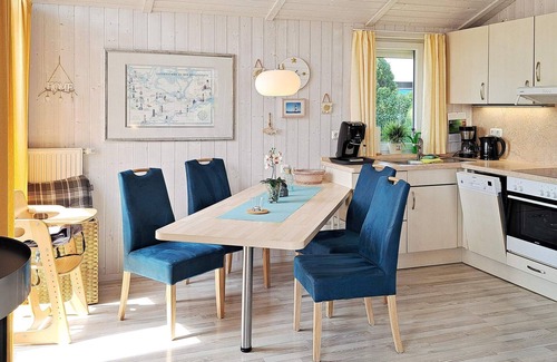 Lensterstrand House | 4 person holiday home in GROEMITZ