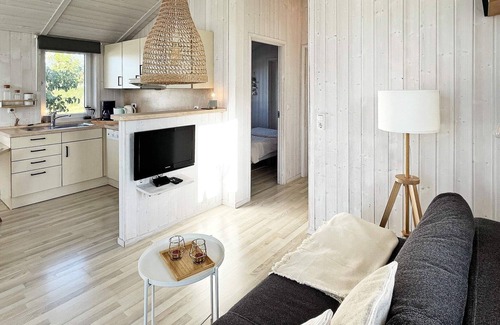 Lensterstrand House | 4 person holiday home in GROEMITZ