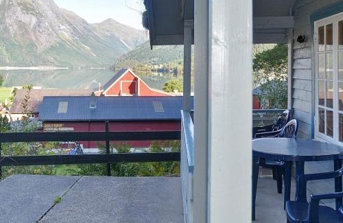 Volda House | 4 person holiday home in Folkestad