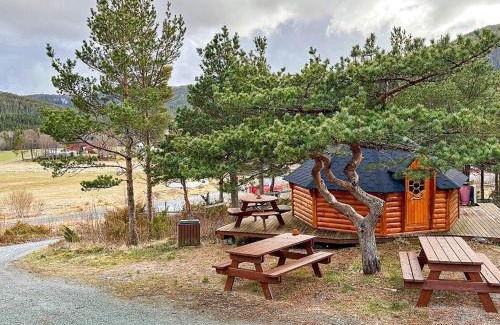 Olden House | 4 person holiday home in Lysøysundet
