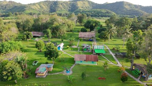 East Manggarai Bed & Breakfast | 4 Pohon - Les 4 Arbres