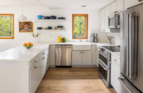 Athens House | 4 season private lakefront rental - perfect city escape/lakefront oasis