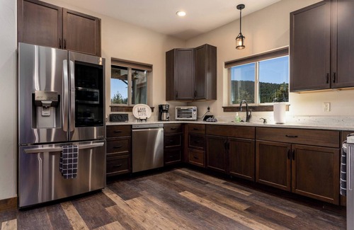 Georgetown House | 4 Season Recreational Retreat!