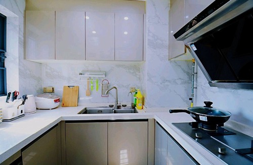 Bao'an Apartment | 4 Seasons Big Family 3 Queen Beds & High Rise View