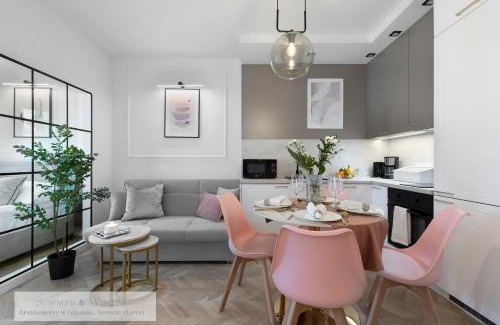Gdynia Apartment | 4 stars, Luxury Butterfly & Bike Apartments, Gdynia Orłowo, 15 mieszkań, z oddzielną sypialnią, windą i płatnym parkingiem, blisko drog rowerowych, niedaleko molo, golf, stadnina, adventure park, SUMMERWINTER Brand