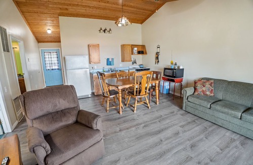 Oscoda Resort | #4 Thomas' Parkside Cottages, 2BR Wheelchair access w/Huron Beach view.