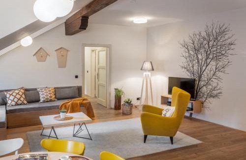 Petrska ctvrt Apartment | 4 Trees Apartments by Adrez