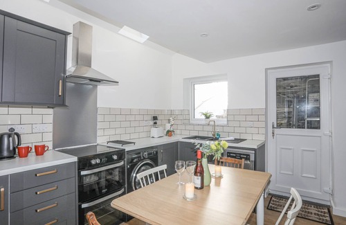 Bethesda Cottage | 4 TY PERSON, family friendly, country holiday cottage in Bethesda