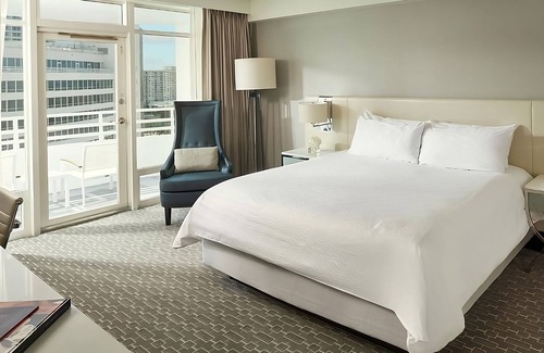 Mid Beach Hotel | 4 x Tresor One Bedroom Bayview Accommodation at Fontainebleau Miami Beach