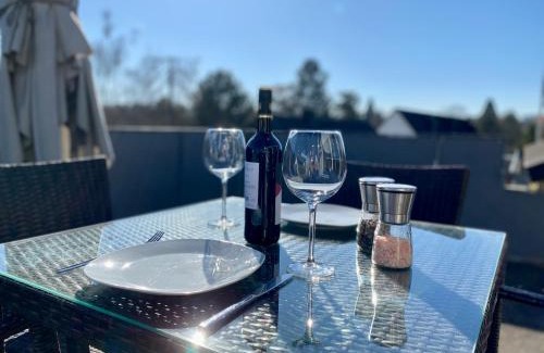 Boeblingen Apartment | 4 Zimmer Apartment, 125 qm, ruhig und zentrumsnah, max 5 Pers, Dachterasse, Garage, 1000 MBit