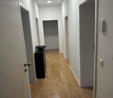 Bruchsal Apartment | 4 Zimmer Bruchsal/Bahnhof Zentrale Lage (Monteurzimmer)