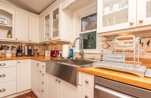 Moravian Falls House | 40 Acres w/Waterfalls, Vineyard, Stream, 5 bedroom
