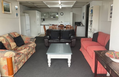 Porangahau House | 40 Beach Road Porangahau. Formally Porangahau Lodge, Quiet Beach Accommodation