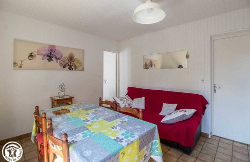 Besse-en-Chandesse House | 40 m² Gîte ∙ 2 bedrooms ∙ 3 guests