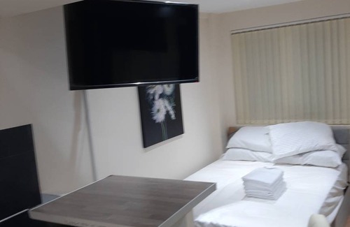 Thamesmead East Ski Chalet | 40 m² Chalet ∙ 1 bedroom ∙ 2 guests