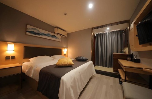 Zhoujiaba Hotel | 40 m² Hotel ∙ 3 guests