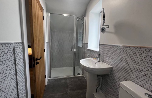 Bettws Newydd Apartment | 40 m² Studio flat ∙ 1 bedroom ∙ 2 guests