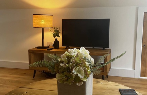 Bettws Newydd Apartment | 40 m² Studio flat ∙ 1 bedroom ∙ 2 guests