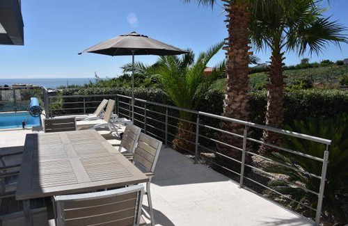 Atalaia House | 400 m² House ∙ 3 bedrooms ∙ 6 guests